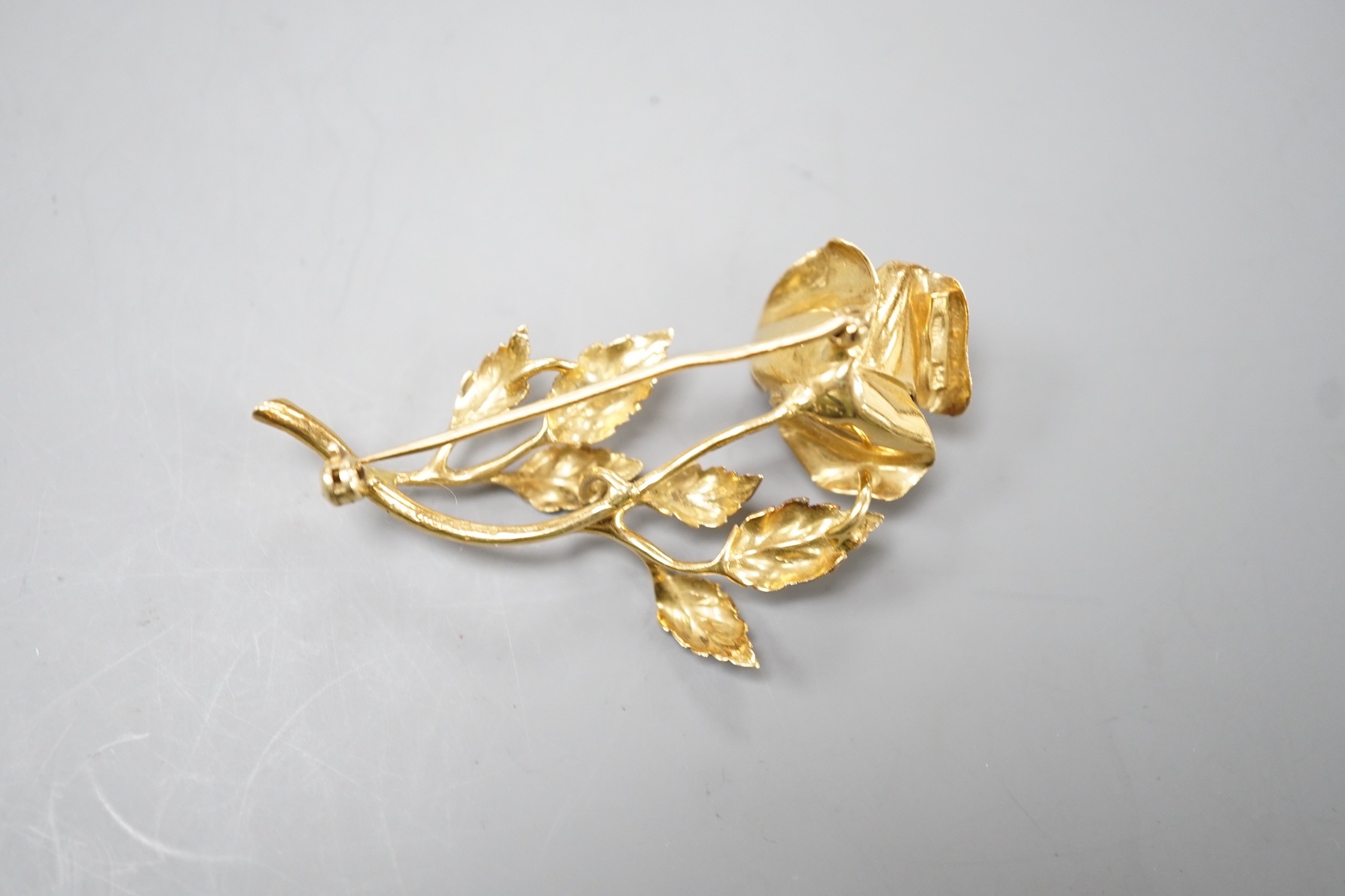 A modern Italian 750 yellow metal brooch, modelled as a rose, 49mm, 10.4 grams.